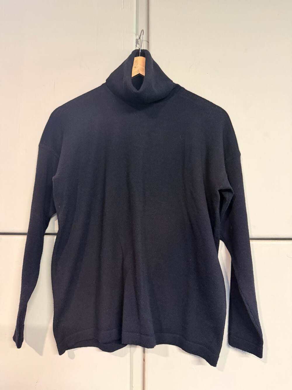 Linda Allard Ellen Tracy 100% Pure Wool Black Turtleneck Sweater